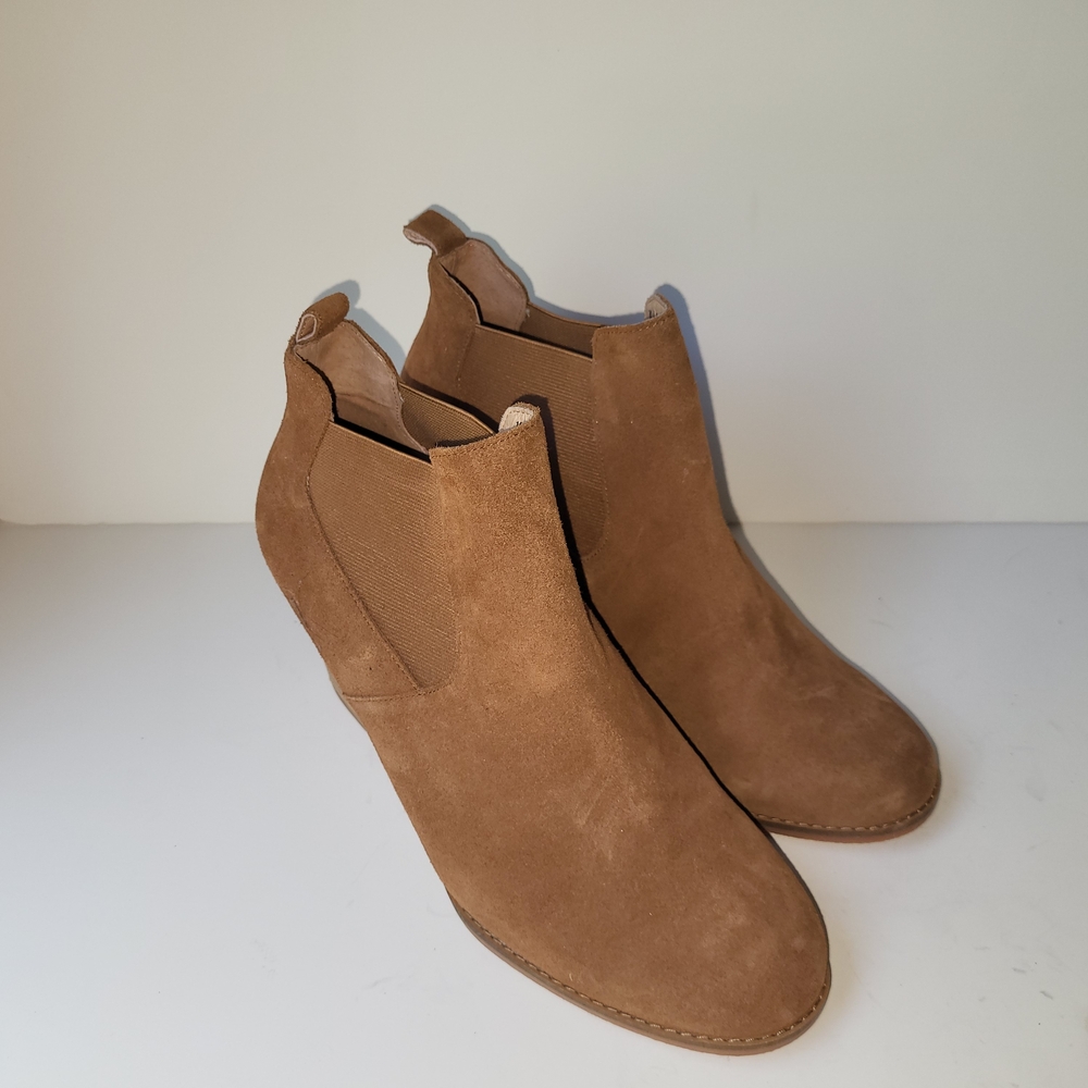NEW Caslon Tan Suede Ankle Booties